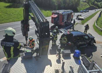 Schwerer Verkehrsunfall fordert zwei Verletzte in Sulzbach