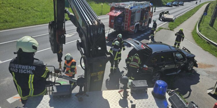 Schwerer Verkehrsunfall fordert zwei Verletzte in Sulzbach