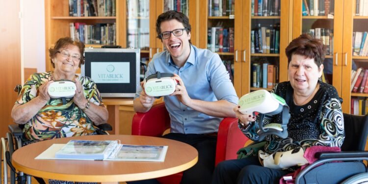 Pilotprojekt in OÖ: Freiwillige begleiten Menschen mit Behinderung auf virtuelle Reise