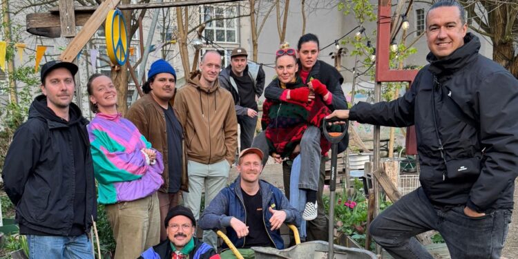 SALZ AUF DIE KOHLE STREUEN