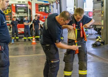 33 neue Feuerwehrmänner und Feuerwehrfrauen ausgebildet