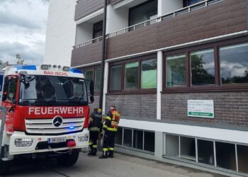 Person in Wohnung verunglückt – Türöffnung am Auböckplatz
