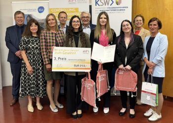 Maturantinnen der Business School Vöcklabruck waren beim Diplomarbeits-Wettbewerb an der FH Steyr erfolgreich