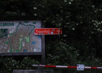 Große Polizeisuche nach Schussmeldung am Traunfall