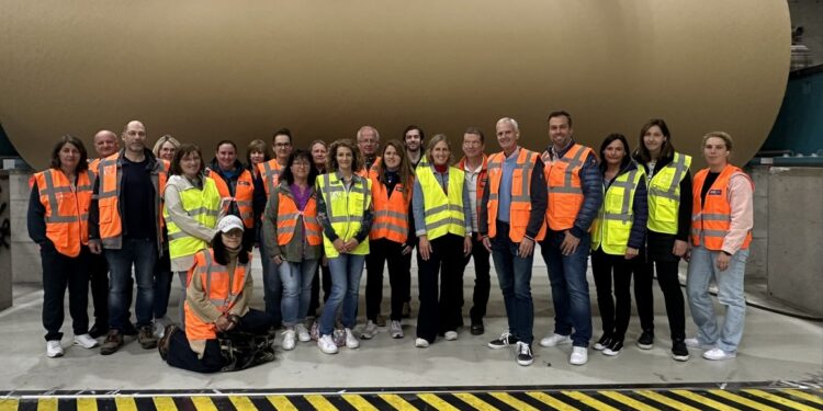 Berufskundliche Weiterbildung bei Heinzel Paper: AMS Gmunden zu Besuch in der Laakirchen Papier AG