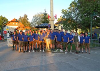 Ein Hoch dem ersten Mai – Maibaumaufstellen in Gschwandt