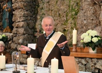 Maiandacht in Ohlsdorf: Lourdesgrotte – ein Ort der Ruhe und Stille