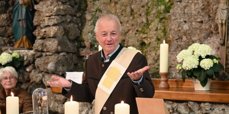 Maiandacht in Ohlsdorf: Lourdesgrotte – ein Ort der Ruhe und Stille