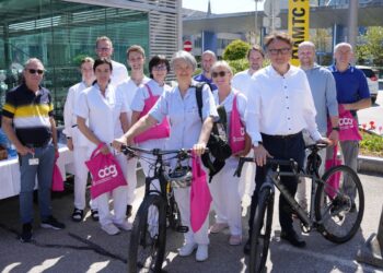 Neue Fahrradgarage für MitarbeiterInnen des Salzkammergut Klinikum Vöcklabruck eröffnet