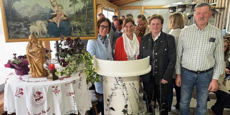 Besinnliche Maiandacht Reitverein Gschwandt zu Ehren der Gottesmutter Maria