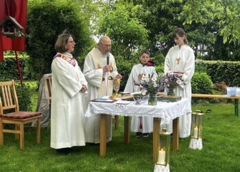 Feierliche Maiandacht mit Bittprozession im Moarhof bei Fam. Reiter in Gschwandt