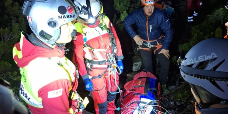 Schwerer Kletterunfall in Gosau – 21-jähriger Brite stürzt beim Fotomachen ab