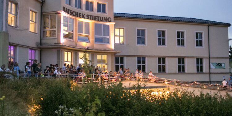 SAVE THE DATE: 24.-26.07.2025 OKH Open Air – Indie-Größen, Spoken Word und Familienkonzert unter freiem Himmel