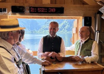 Landtagspräsident Max Hiegelsberger besuchte Plättenbauverein und historische Seeklause in Bad Goisern