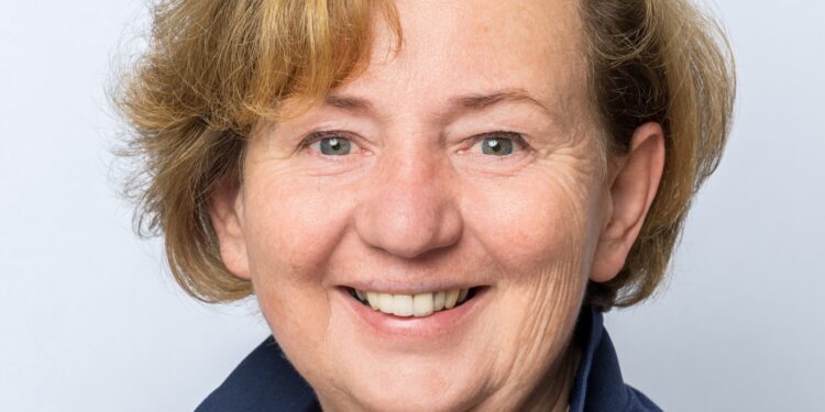 MRin Dr.in Elisabeth Osman ist erste Primaria der Abteilung für Kinder- und Jugendheilkunde am Salzkammergut Klinikum Bad Ischl