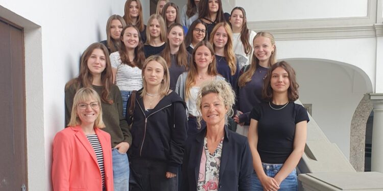 Mut, positives Denken und der Glaube an sich selbst – Girl-Power zu Besuch bei KR Ludmilla Starzinger 