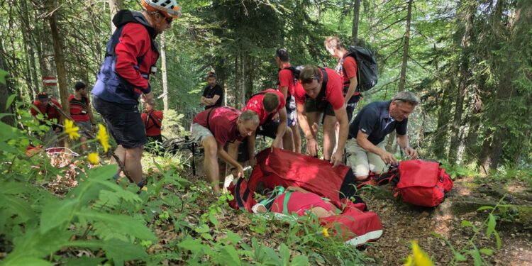 Bergrettung Bad Goisern bei Personenbergung im Einsatz