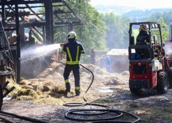 Großeinsatz Brand auf Bauernhof in Puchkirchen am Trattberg