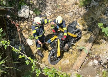 Bereits vierte Motorradbergung an gleicher Stelle im Weißenbachtal