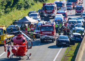 Unfall mit sechs Autos auf Westautobahn in Vorchdorf