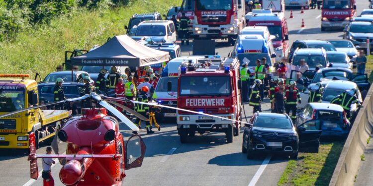 Unfall mit sechs Autos auf Westautobahn in Vorchdorf
