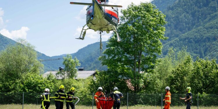 Große Waldbrandübung am Feuerkogel: Einsatzkräfte proben den Ernstfall
