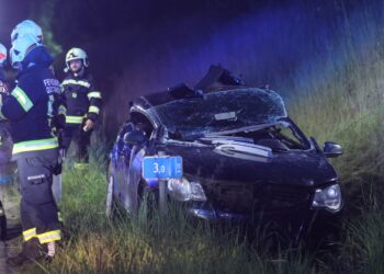 Schwerer Verkehrsunfall bei Gschwandt: Person aus PKW befreit
