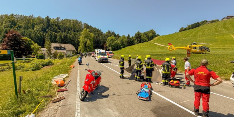 Motorroller kollidiert mit Pkw