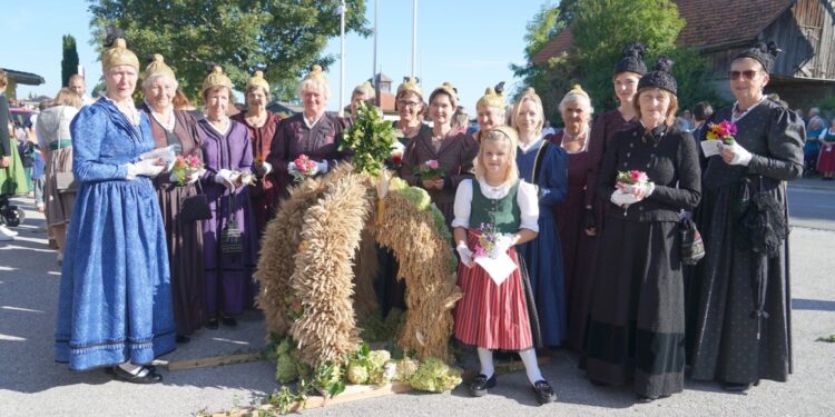 Großes 50 Jahre Jubiläum der Goldhauben- Kopftuch- und Hutgruppe Gschwandt 