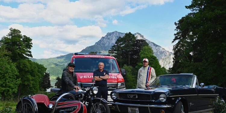 Pfingst-Kult in Altmünster: Oldtimer- & US-Car Treffen beim Schloss Ebenzweier