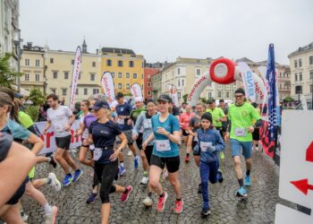 Regenwetter und teils stürmisches Wetter beim 44. Oberbank Toscanalauf Gmunden!