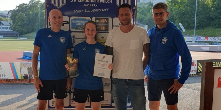 „Goldener Schuh“ für Torschützenkönigin Nina Grieshofer!