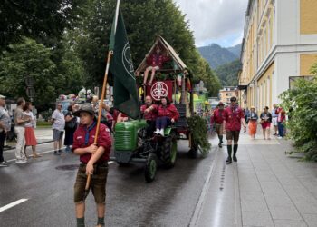 Pfadfindergruppe Bad Ischl begeistert beim Stadtfest – mit dem ersten mobilen Pfadfinderlager Österreichs