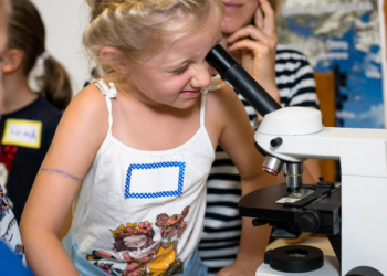 Kinderuni im OKH: KeKademy liefert von 1.-4. September wieder tolles Programm für junge Forscher:innen!