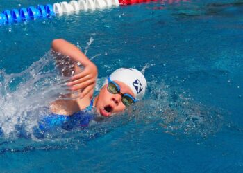 Sport, Spannung und Sonnenschein in Attnang-Puchheim bei Stadtmeisterschaften im Schwimmen 2025