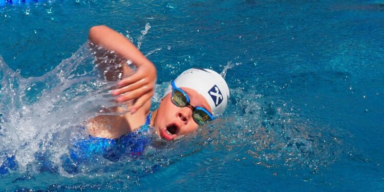 Sport, Spannung und Sonnenschein in Attnang-Puchheim bei Stadtmeisterschaften im Schwimmen 2025