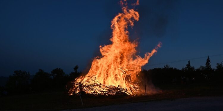 Magische Sonnenwende am Feuerkogel: Ein Fest der Lichter und Gemeinschaft