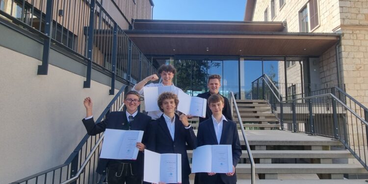 BG/BRG Bad Ischl: Erfolgreiche Abschlussprüfung des Unternehmerführerscheins