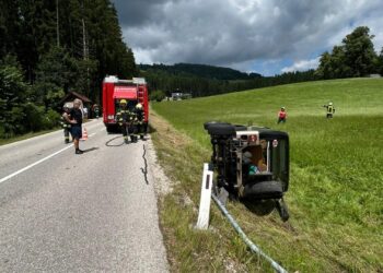 Geländewagen kam von Fahrbahn ab