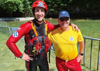 Die Lions danken der Ischler Wasserrettung