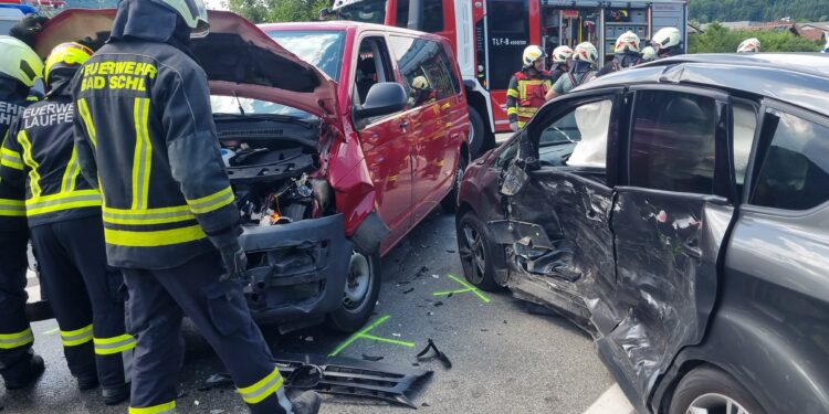 Verkehrsunfall auf B145 bei Bad Ischl fordert drei Verletzte