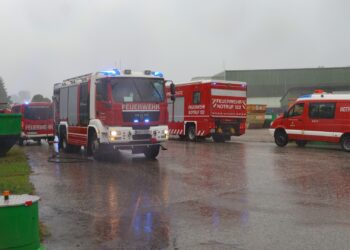 Chemische Reaktion: Brand bei Entsorgungsunternehmen in Pinsdorf