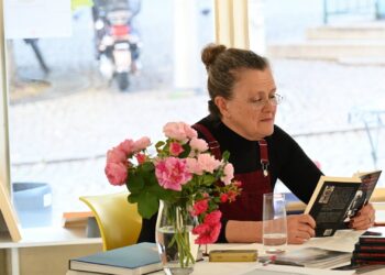 Blumen, Buch und Blickwinkel – Angelika Toma begeistert in Gmunden