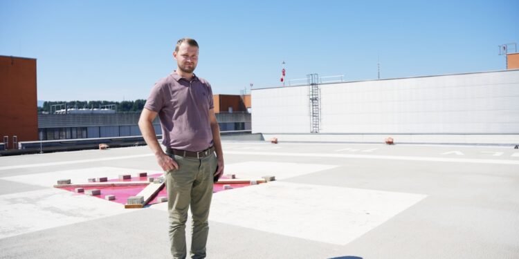 Umfangreiche Dachsanierungsarbeiten machen das Salzkammergut Klinikum Vöcklabruck klimafit
