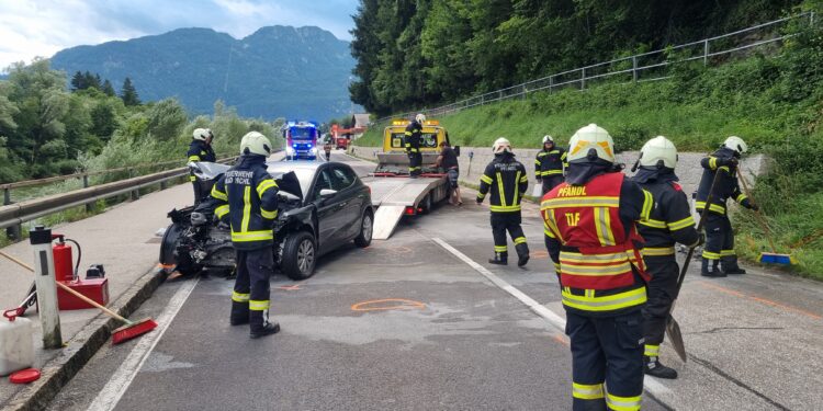 Frontalcrash auf der B145 bei Bad Ischl – Vier Verletzte bei schwerem Unfall