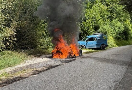 Vermeintlicher Tankstellenbrand entpuppt sich als Fahrzeugbrand