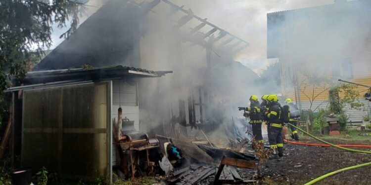 Gartenhütte in Ebensee Raub der Flammen – Vier Feuerwehren im Einsatz