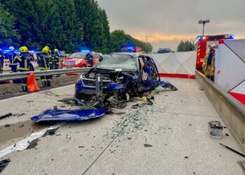 Geisterfahrer verursacht Frontalcrash auf A1 bei Mondsee