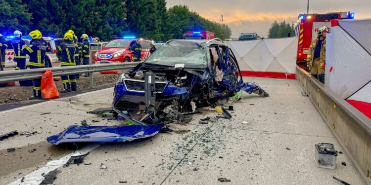 Geisterfahrer verursacht Frontalcrash auf A1 bei Mondsee