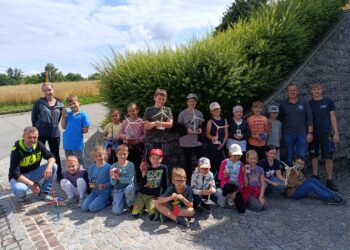 FPÖ Atzbach: Erfolgreiche Kinderferienaktion „Kreatives basteln mit Holz“